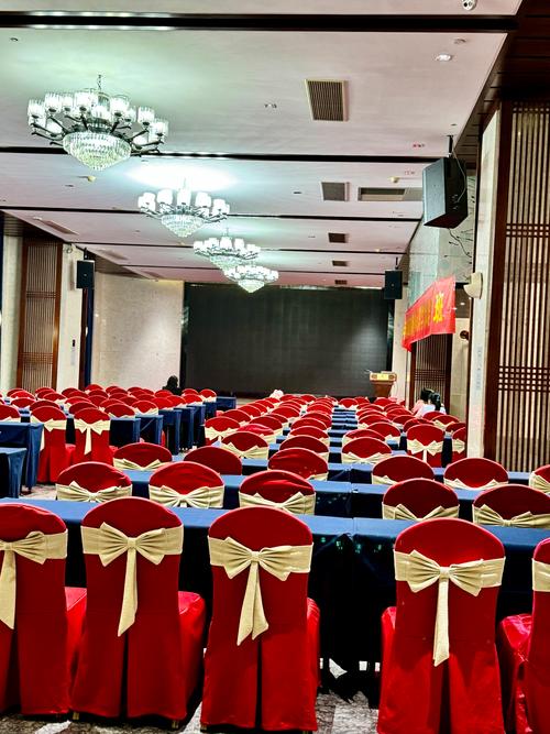 在婚宴公司上班的服务员,都做些什么工作?是不是很忙的 在婚宴公司上班的服务员,都做些什么工作?是不是很忙的