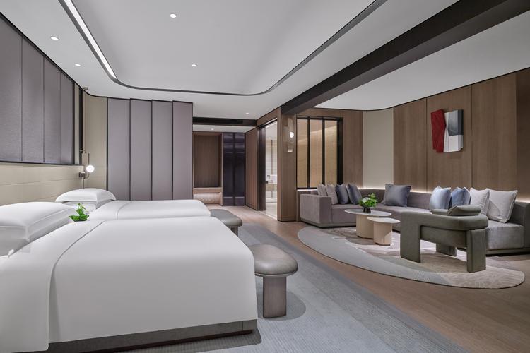 客房服务员工作累吗?